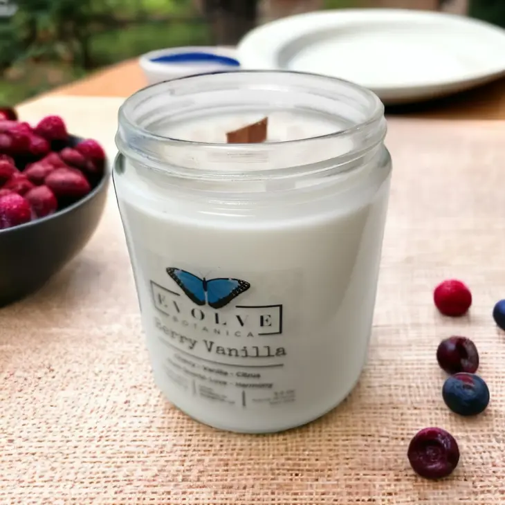 Wood Wick Crystal Soy Candle – Berry Vanilla Scent with Rose Quartz Crystal